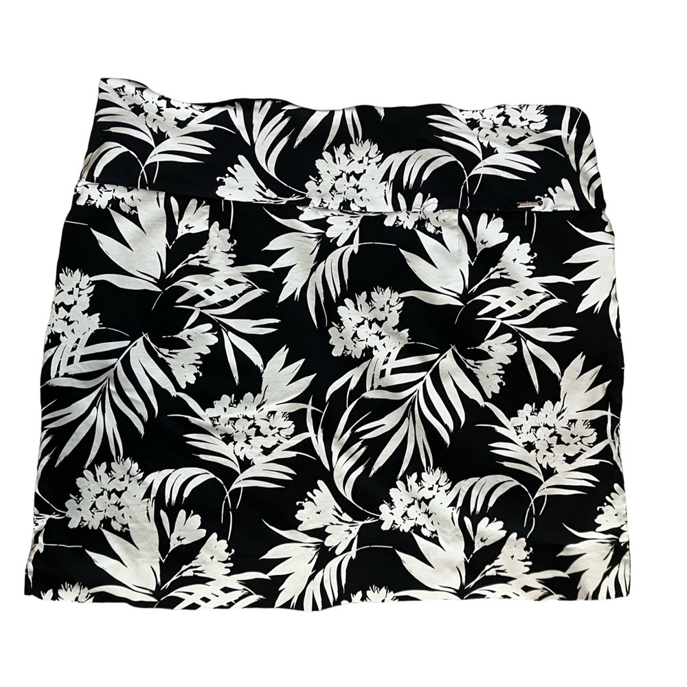 Floral Black and White Skort Size XXL S.C&C0